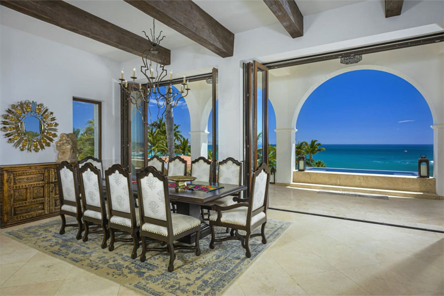 Casa Celeste en Palmilla, comedor con vistas al mar.